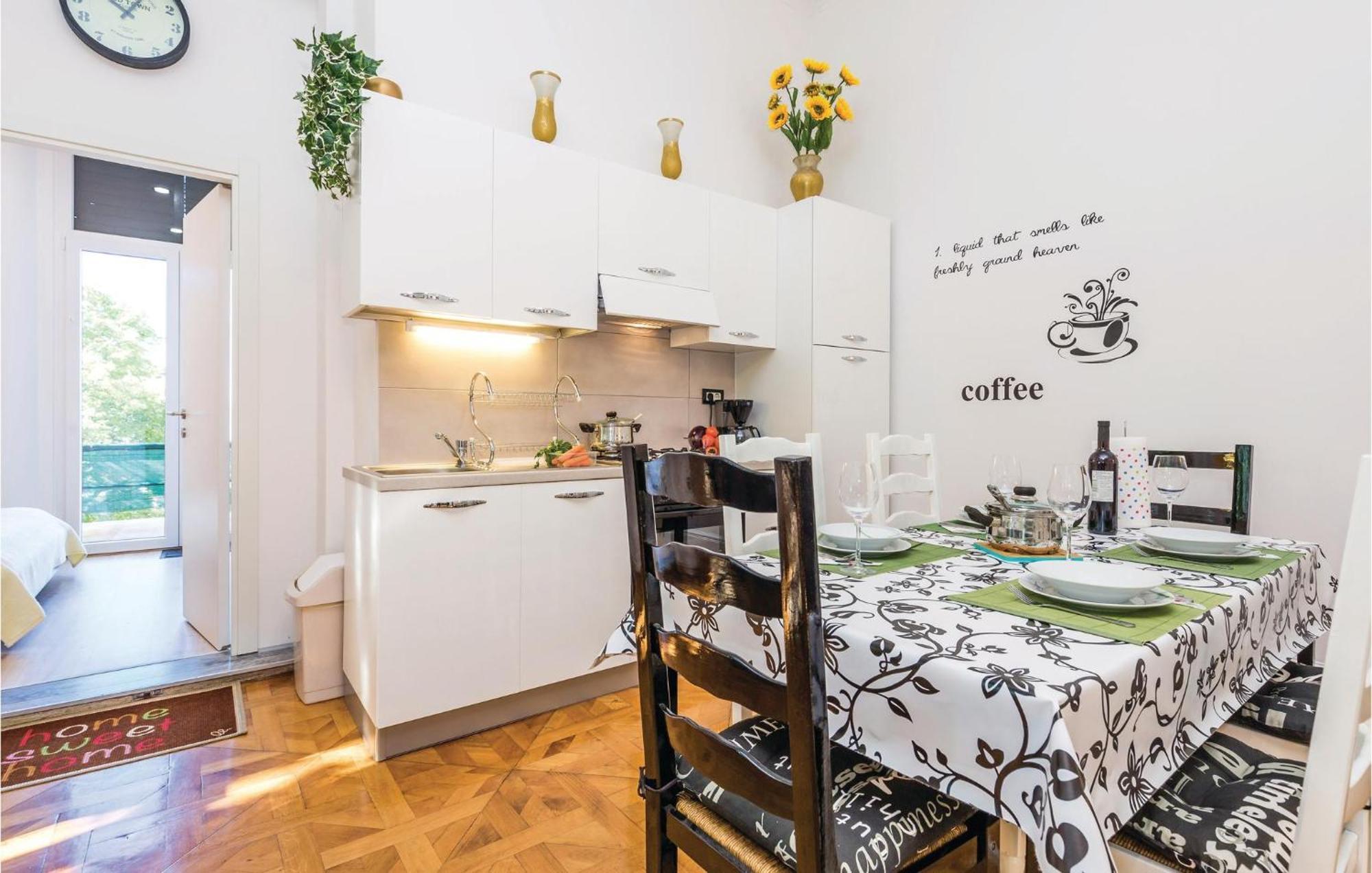 Amazing Apartment In Rijeka With Wifi Exterior foto